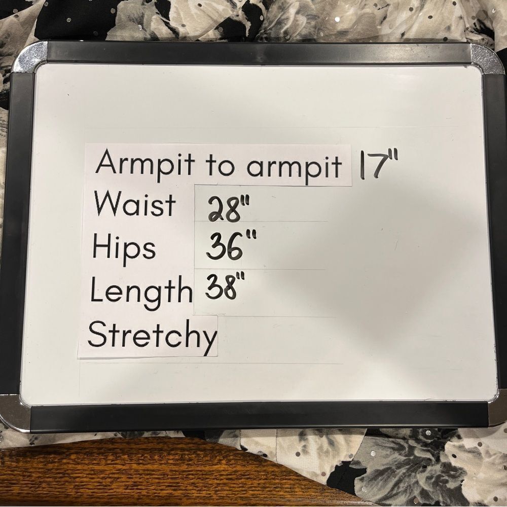 Long sleeve floral fitted knee length dress - Picture 10 of 14